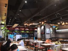 大堂-渝是乎酸菜鱼·川渝小炒(新世界百货望京店)