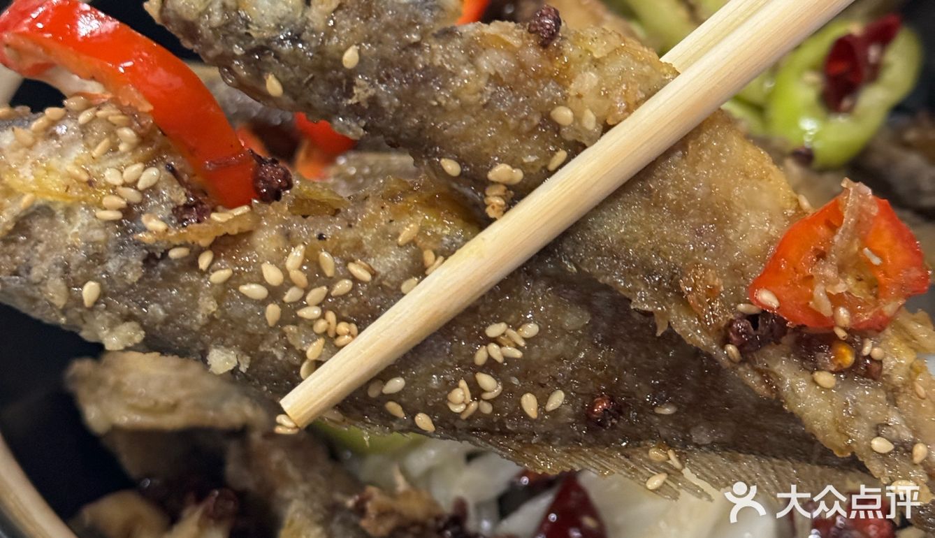 带大家参观下我们的河边小食堂