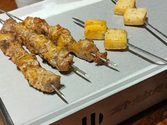 -三个大叔烤羊肉串·歌手驻唱·碳烤鲜肉(西三旗店)