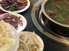 -周老三跷脚牛肉·全牛火锅(非遗传承店)