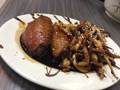 瑞士汁鸡翅拼蜜汁龙须-新记餐厅(香槟大厦店)