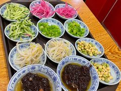 老北京炸酱面-门框胡同百年卤煮(新街口店)