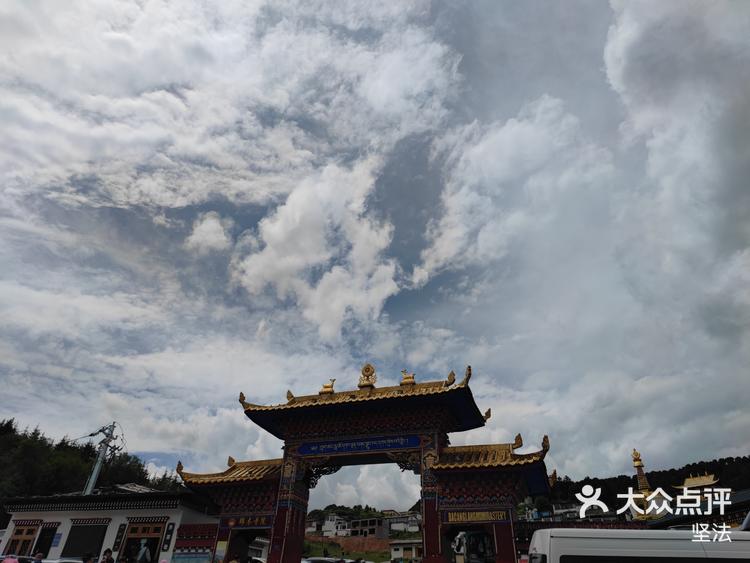 郎木寺经过历世活佛的创建,扩建,现有闻思-大众点评