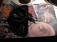 餐具摆设-哥老官重庆美蛙鱼头(西湖银泰十一哥店)