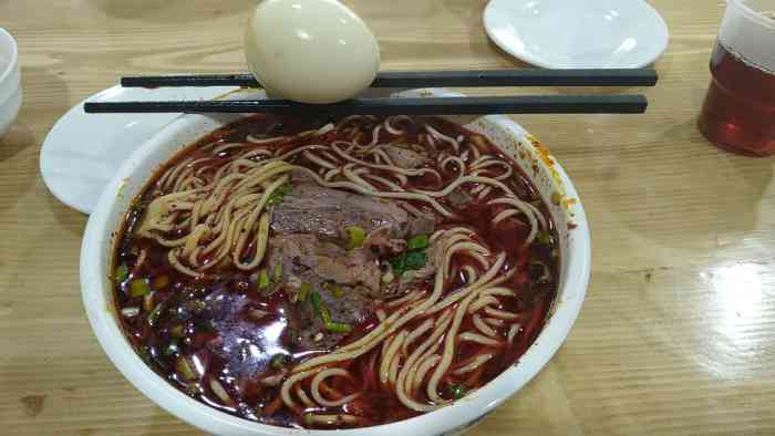 一窝丝蓬灰牛肉面-"都没开门了,店面在转让中.小伙伴别白跑了.