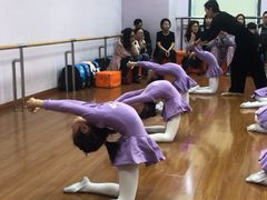 -小荧星艺校(大宁分校)
