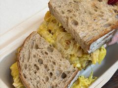 鹰嘴豆咖喱鸡肉三明治-佐敦面包铺·JORDAN BAKERY