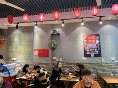 大堂-爆炸头阿姨小四川正宗川味小吃(无任何分店)