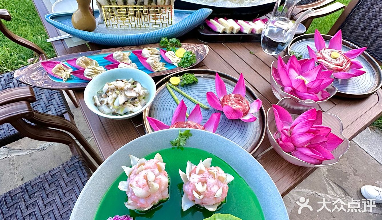 他家肉质真的好的没话说，清水锅都能涮出很香的肉味儿