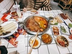 骨汤鸳鸯锅-喜悦小串丹东小黄牛海鲜烧烤大排档(民主广场店)