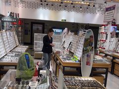 -美式眼镜·授权蔡司.依视路.尼康.豪雅.明月(人民广场店)