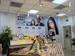 -天空之镜眼镜店蔡司依视路配镜授权零售店(望京颐堤港店)