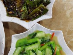 清炒丝瓜-黄记四更烤乳猪店