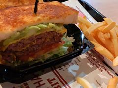 -The Habit Burger Grill 哈比特汉堡(复兴soho店)