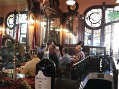 -Majestic Café
