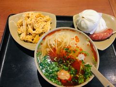 -亮亮面馆(经六路店)