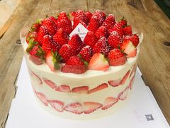 招牌红丝绒草莓裸蛋糕-艾加柒克蛋糕茶歇甜品台(春熙路店)