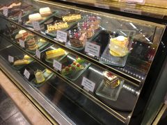 面包甜点陈列柜-老佛爷饼店