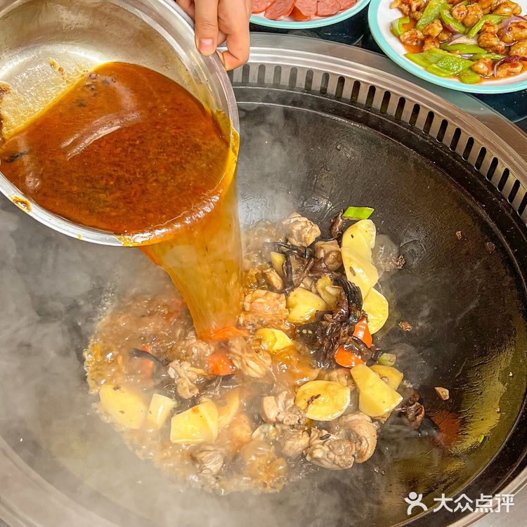 不用去东北!广州也有正宗铁锅炖吃❗️