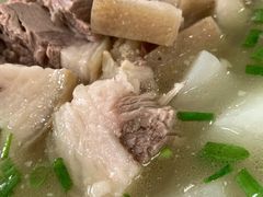 萝卜炖肘子-荣生萝卜汤饭店