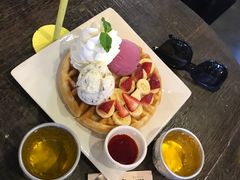 -莓园冰淇淋店