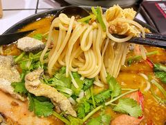 招牌炸酱酸辣米线-肥汁米蘭香港米线(长宁来福士店)