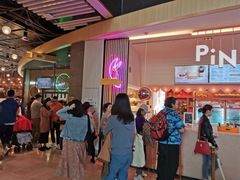 -Pinchy's Lobster & Champagne Bar