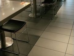 -麦当劳(汉口火车站候车室店)