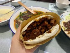腊汁肉夹膜-大嘻咹biangbiang面(历史博物馆店)