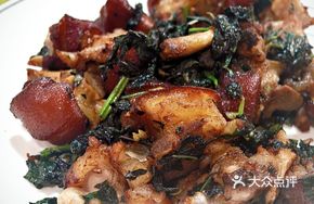 Braised Pork Trotter with Perilla