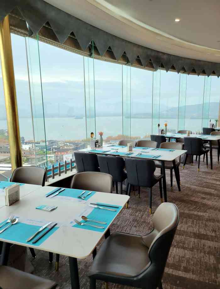 友好饭店·西湖旋转全湖景餐厅-"母上大人生日带了全家去吃!