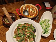 -爱碗亭·鲜炒湖南菜(壹城中心店)