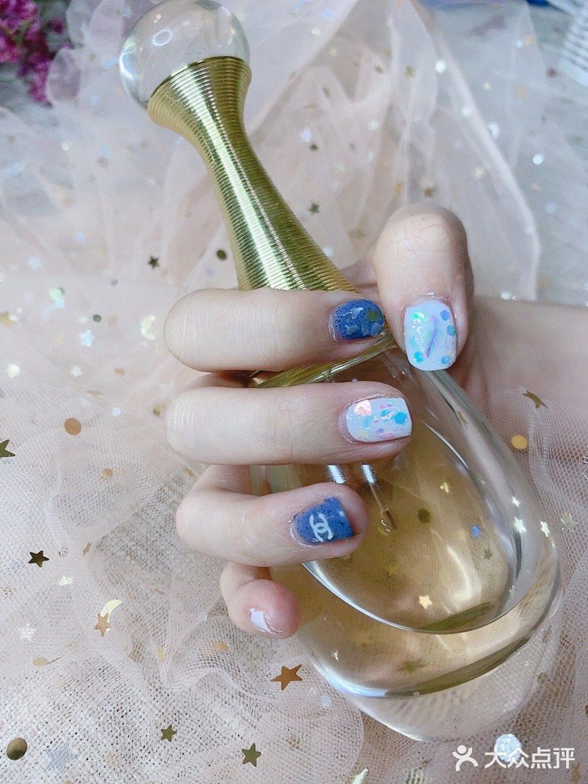 美甲颜色 流行美甲颜色 秋冬美甲