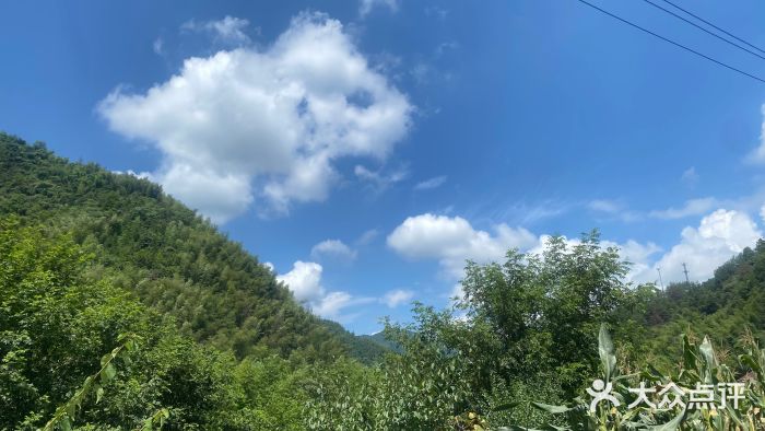 雅鲁激流探险漂流图片