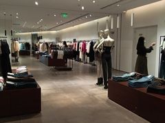 -URBAN REVIVO(高德置地广场·春广场店)