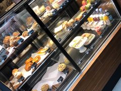 面包甜点陈列柜-星巴克臻选(成都宽窄巷子店)