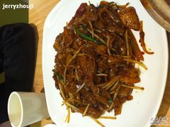 滨城特色炒河粉 -港东盛宴烧腊至尊