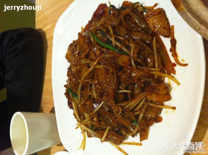 港东盛宴烧腊至尊滨城特色炒河粉 图片