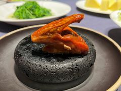 玻璃脆皮乳鸽-石泉私宴