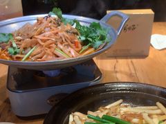 -帅巴人舅母子腊蹄民俗村