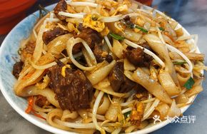 Beef Brisket Stir-fried Rice Noodles