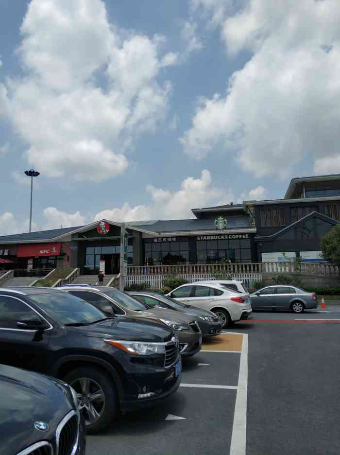 长安服务区-"国庆假期服务区特别的忙,这个服务区的人还.