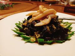 捞汁秋葵鸟贝-新海渔港·胶东海鲜家常菜·家宴(奥体中心店)