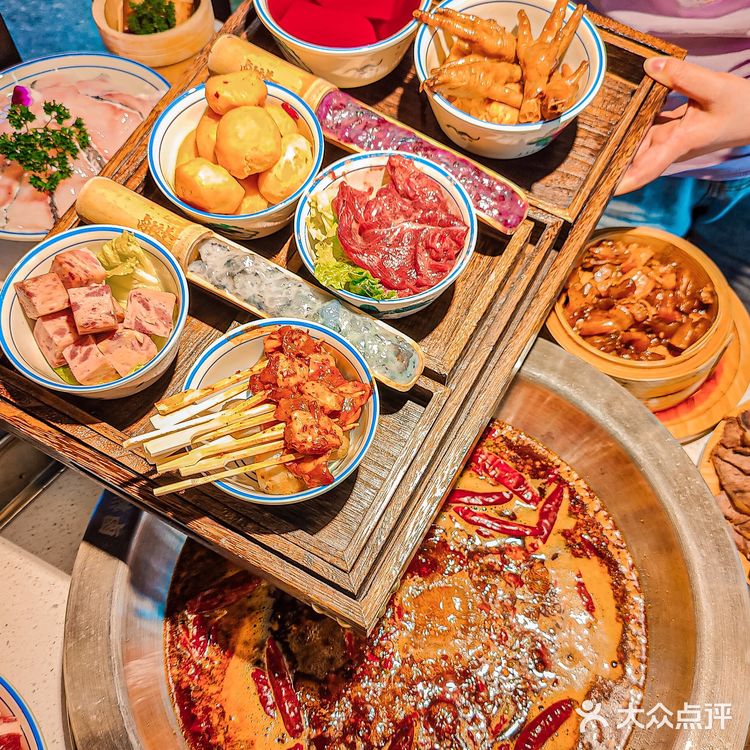 甜品不限量的卤菜火锅👀跑断腿也要吃