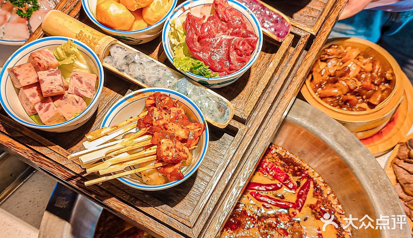 甜品不限量的卤菜火锅👀跑断腿也要吃