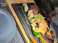 -卡普里披萨·牛扒·下午茶