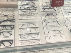 -美式眼镜·授权蔡司.依视路.尼康.豪雅.明月(人民广场店)