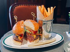 RALPH’s&nbsp;Burger&nbsp;经典汉堡-Ralph’s Bar酒吧(太古里店)