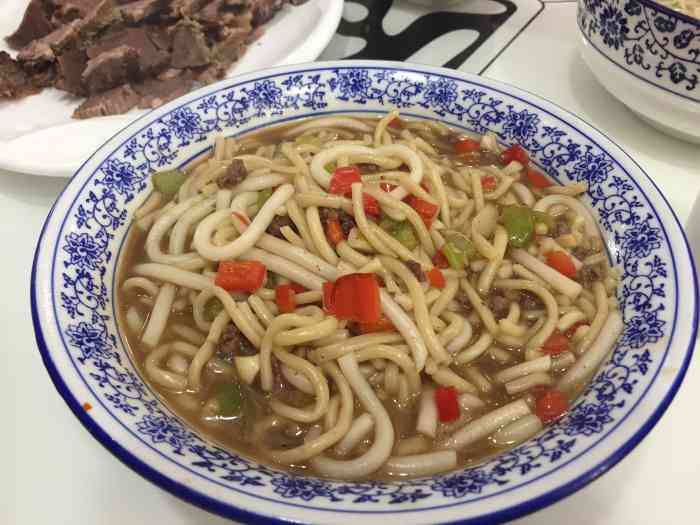 小西湖牛肉面-"这家地处市中心,打得小西湖的招牌,就进来.