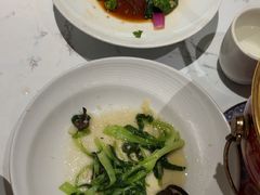 鸡毛菜炒菌菇-关东小磨东北菜(漕河泾印象城店)